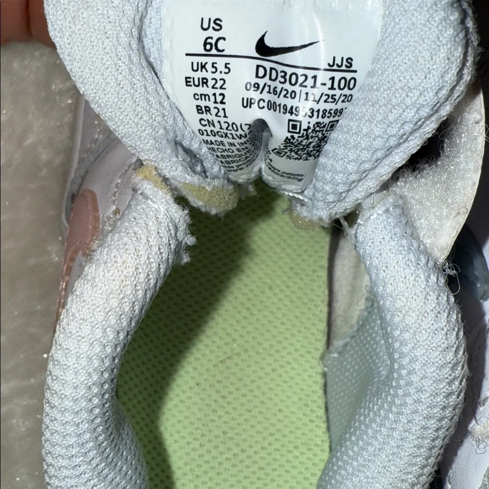 Nike Kids White Sneakers with Blue and Pink‎ Accents